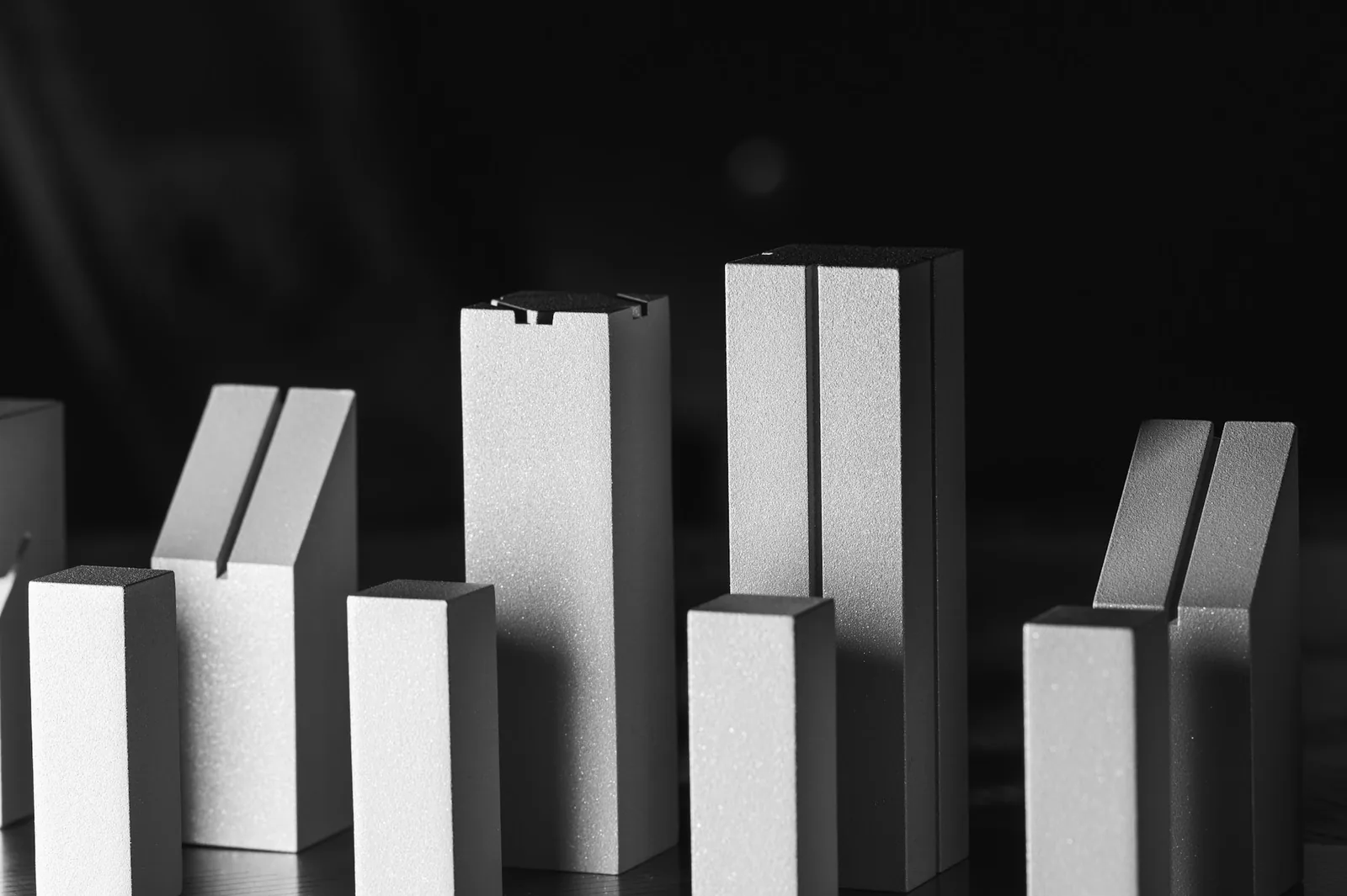 Pièces d’échecs en aluminium usiné de la marque Angle Parfait